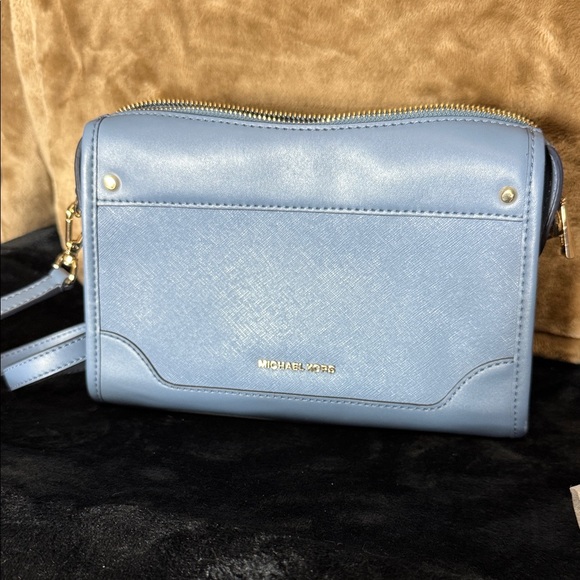 New, but no tag Michael Kors Medium Blue Crossbody - Picture 1 of 5